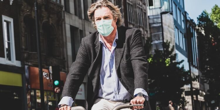 oven con tapabocas por contaminación