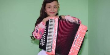 Niña que sorprende con su acordeón y su voz en el Festival del Vallenato en Valledupar. Cundinamarquesa dejando en alto el nombre del departamento y Soacha.