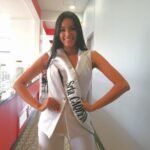 Una de las mujeres candidatas en el reinado del turismo en Girardot en vestido de baño.