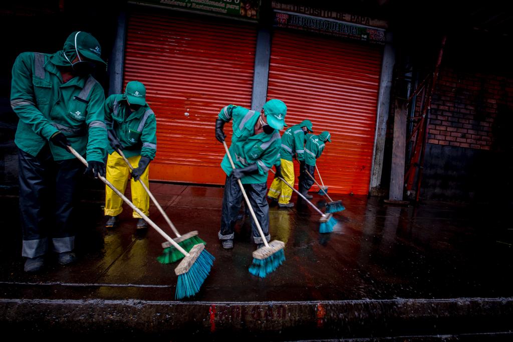 Te contamos por qué corabastos cierra negocios y cuáles fueron las nuevas medidas que les tocó asumir a los trabajadores para evitar que la epidemia llegue.