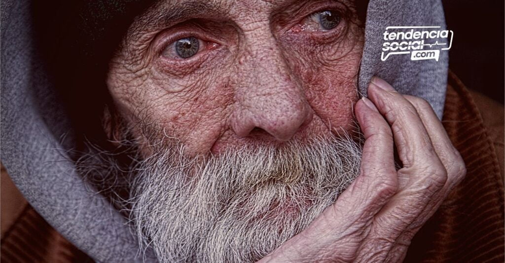 Abuelito habitante de calle, entrega de mercado en Soacha