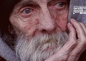 Abuelito habitante de calle, entrega de mercado en Soacha