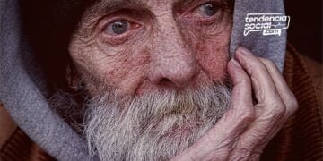 Abuelito habitante de calle, entrega de mercado en Soacha