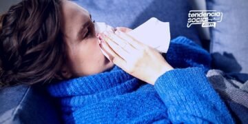 Una mujer con síntomas del coronavirus