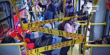 Personas en el Transmilenio Soacha