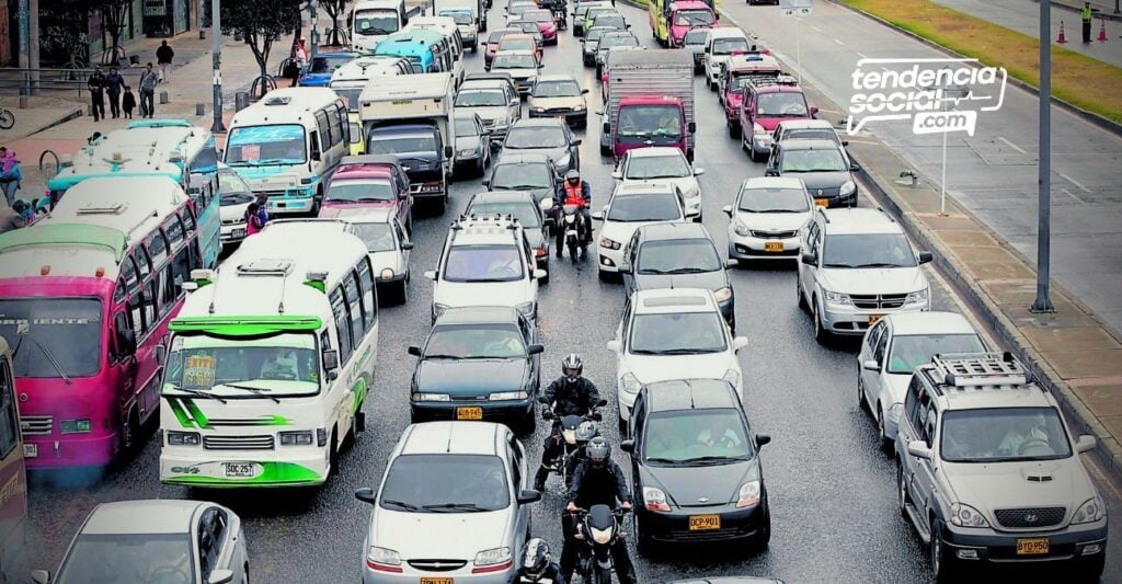 Vehículos en la autopista sur en Soacha