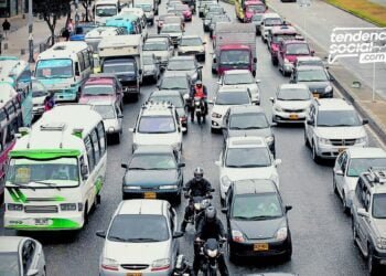 Vehículos en la autopista sur en Soacha