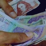 Dinero, billetes colombianos.