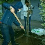 Funcionarios Alcaldía de Soacha sembrando arboles