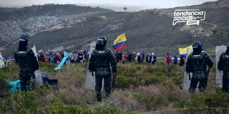 ¡Qué boroló! Invasión de predios en Soacha terminó en batalla campal