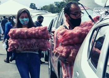 papatón, viajeros en carretera, ventas de papa, agricultores, cosechas peajes en Cundinamarca.