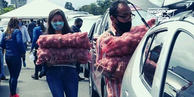 papatón, viajeros en carretera, ventas de papa, agricultores, cosechas peajes en Cundinamarca.