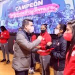 Gobernador Nicolas García, en Cundinamarca le hace un merecido reconocimiento a las "Leonas" de Santa Fe campeonas 2020, el equipo femenino.