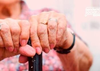 Te contamos todo sobre la vacunación contra la Covid que ya arranco en Bogotá para los abuelitos, adultos mayores de 80 años. Mira la info.