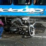 Al parecer por culpa de una alcantarilla, joven en moto pierde la vida en la Despensa