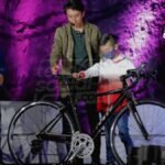 Egan donó bicicletas a niños de Zipaquirá, así fue la entrega en la Catedral de Sal
