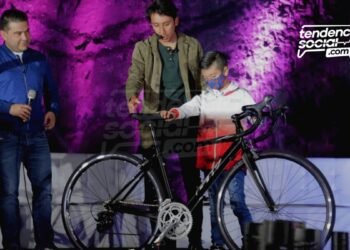Egan donó bicicletas a niños de Zipaquirá, así fue la entrega en la Catedral de Sal