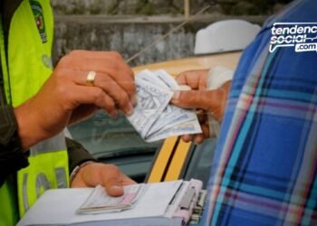 ¿Corrupción en Soacha? Policías y funcionarios untados en billete. Entérate