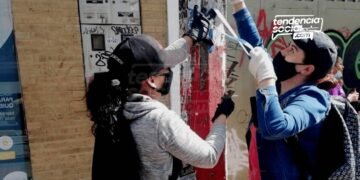 [Fotos] Mantenimiento y limpieza: así, recuperan y pintan los postes de la séptima