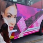 TransMilenio y Epa Colombia muy 'amiguis' el rojo viaja con las Keratinas por todo Bogotá