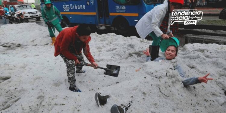 ¡Con frío y granizo! Mira hasta cuando dejará de llover en la ciudad