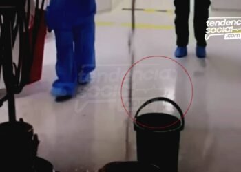 Tremendos huecos en el techo del Hospital Yanguas en Soacha, que la lluvia no perdonó