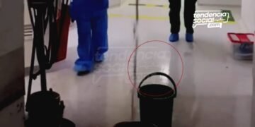 Tremendos huecos en el techo del Hospital Yanguas en Soacha, que la lluvia no perdonó