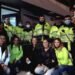 Lo qué hace un grupo de mujeres para ayudar a los policías en las calles