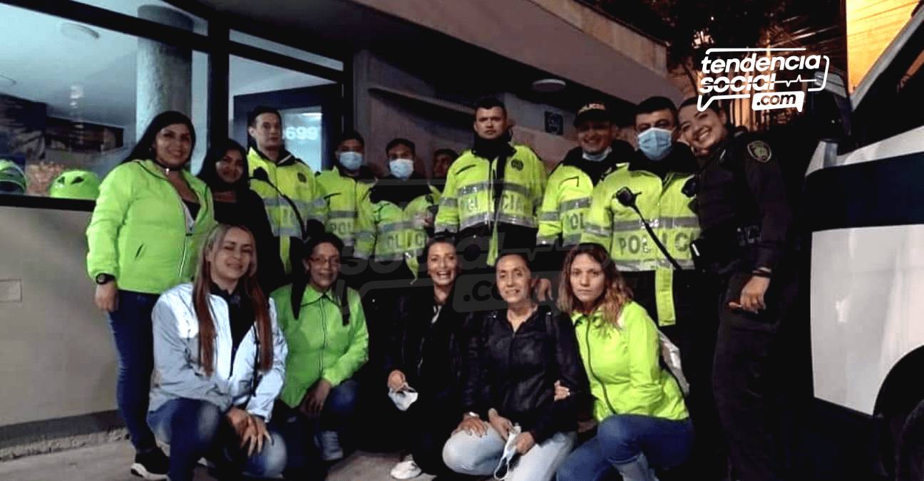 Lo qué hace un grupo de mujeres para ayudar a los policías en las calles