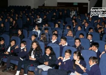 Traer maíz y gaseosa: Vuelve el cine, a ver pelis en el teatro Sua en Soacha