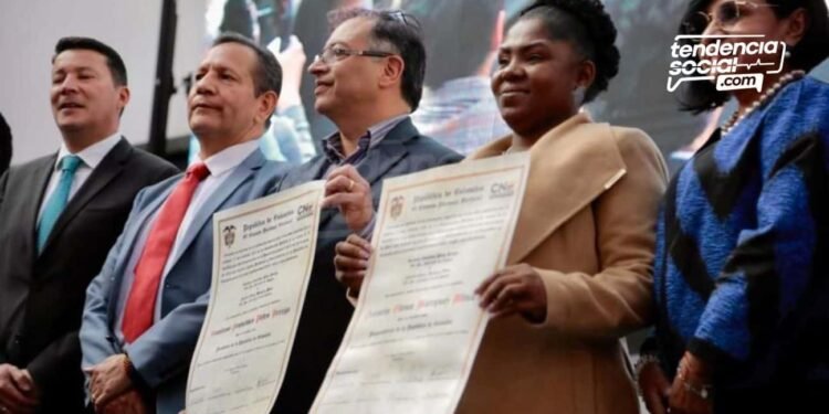 Es oficial: Petro recibió la credencial por el Consejo Nacional Electoral como nuevo presidente