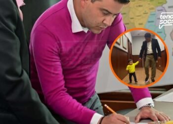 [Fotos] Gobernador así hace sus pausas en el trabajo ¡se dejó pillar como papá!
