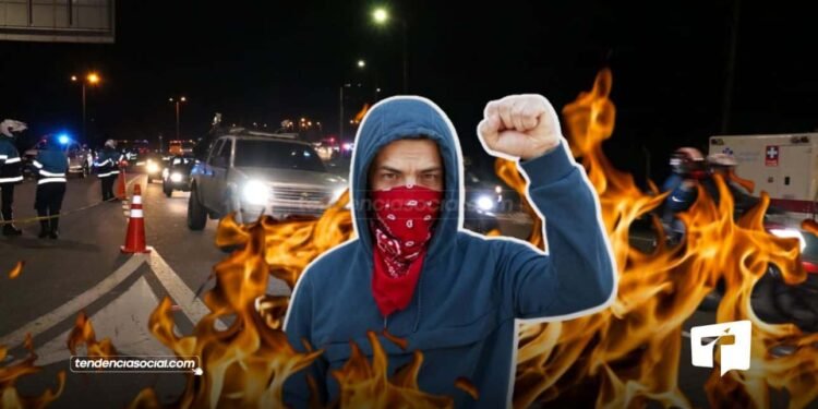 Nuevo ataque: Disturbios Autopista Sur en Soacha, jóvenes encapuchados se tomaron la vía