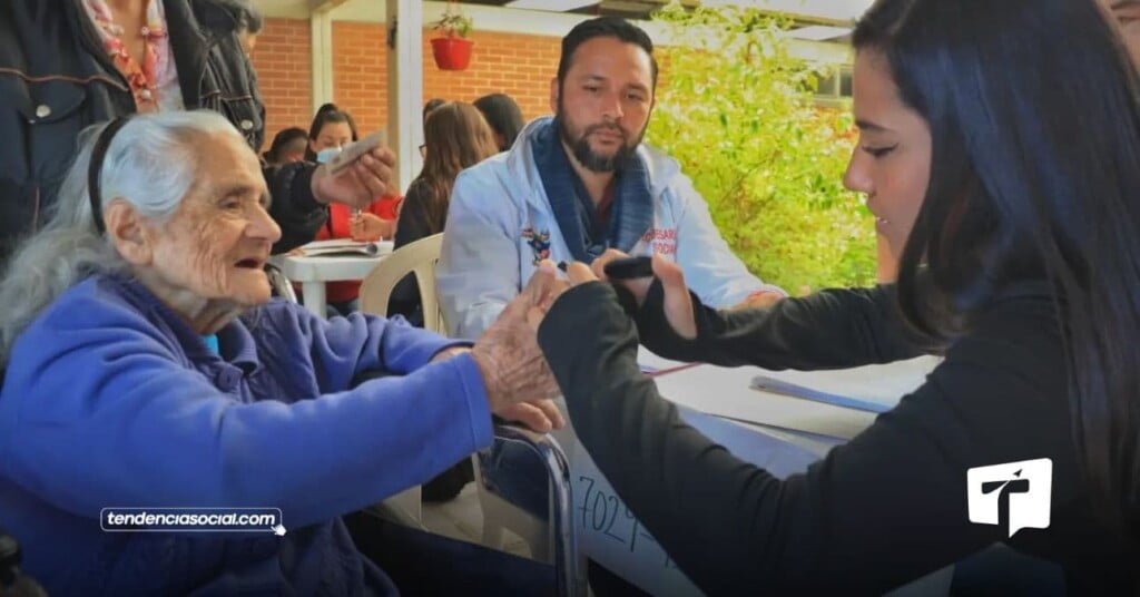 ¡Abuelitos felices y con mercado! De 350 almuerzos a 10 mil bonos en 4 años con Saldarriaga