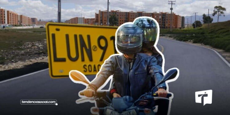 En el municipio conductores de carro y moto, matriculan sus vehículos en Soacha. | Foto | Composición: TendenciaSocial.com