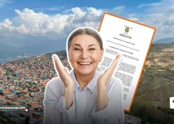 Saldarriaga entrega escrituras de predios en Soacha después de 40 años de olvido