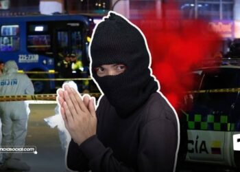 Bomba fue lanzada en Bogotá, Policías heridos y civiles.