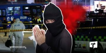 Bomba fue lanzada en Bogotá, Policías heridos y civiles.