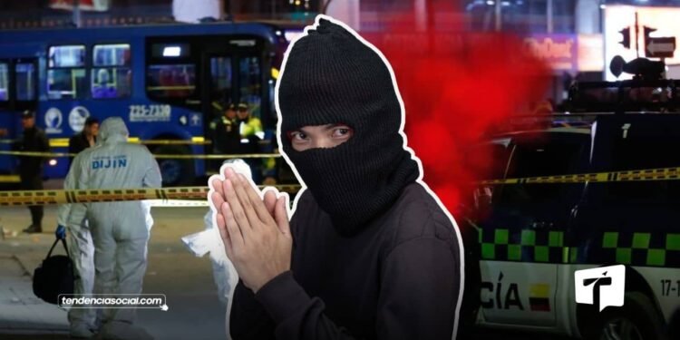 Bomba fue lanzada en Bogotá, Policías heridos y civiles.