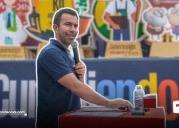 Gobernador de Cundinamarca en recorridos por los municipios.