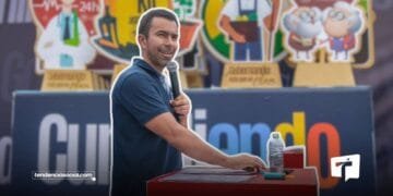 Gobernador de Cundinamarca en recorridos por los municipios.