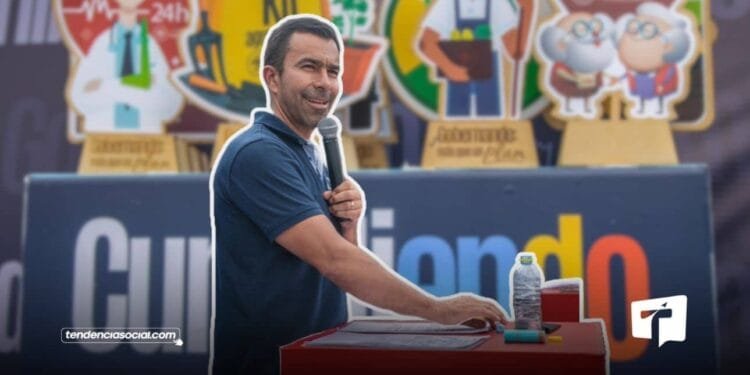 Gobernador de Cundinamarca en recorridos por los municipios.